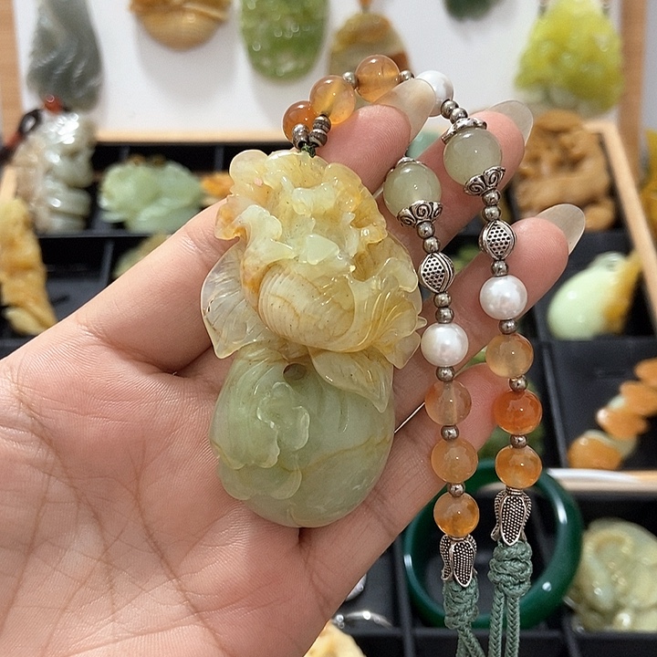 未镶嵌蛇纹石玉挂件