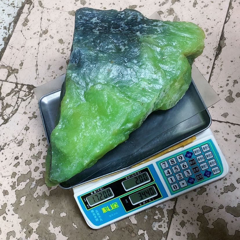 【闪购商品】未镶嵌蛇纹石玉原石?****舟