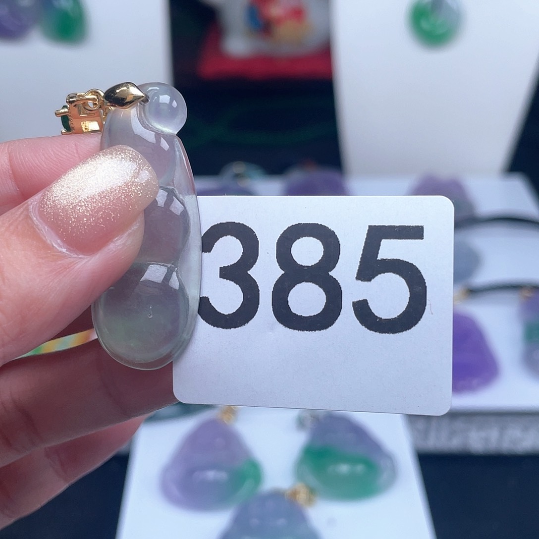 翡翠吊坠(赠链)未镶嵌