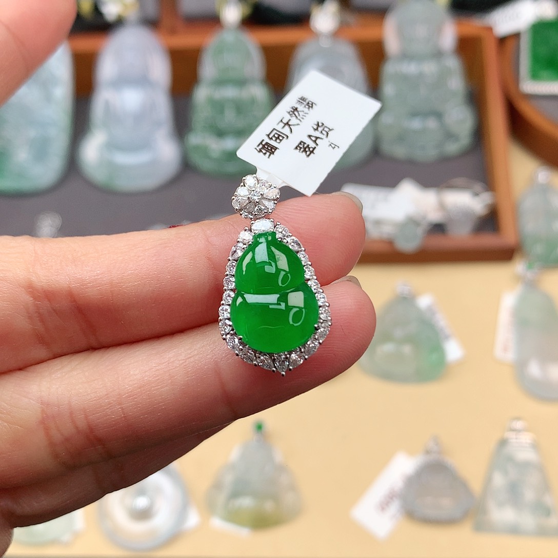 翡翠颈饰18K金镶嵌葫芦