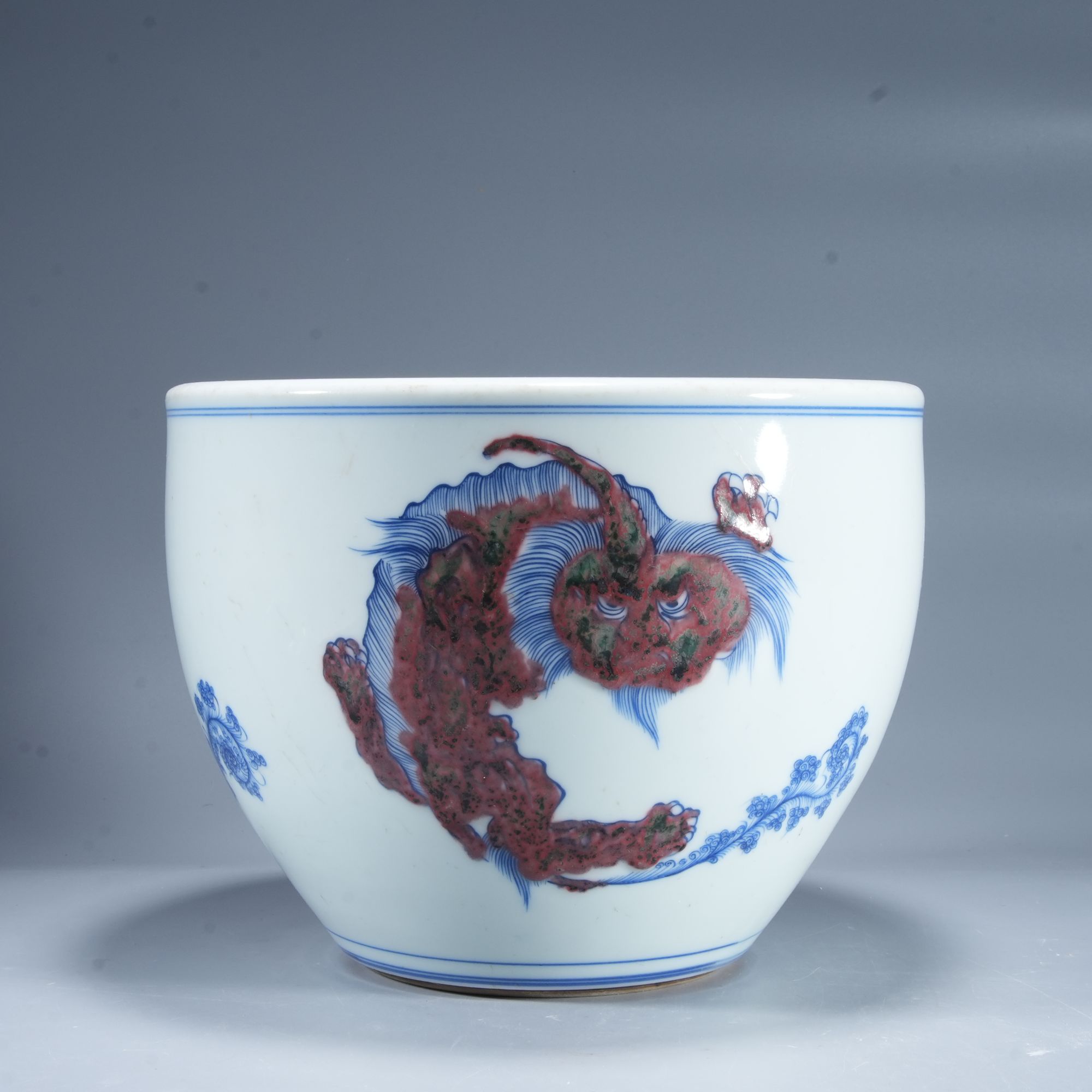 h582/清代 青花釉里红瑞兽纹缸【华豫之门甄选】