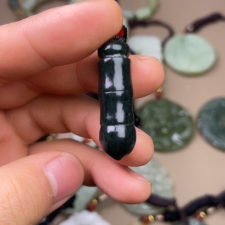 和田玉吊坠(赠链)未镶嵌