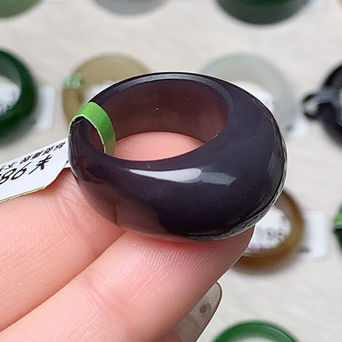 未镶嵌戒指和田玉