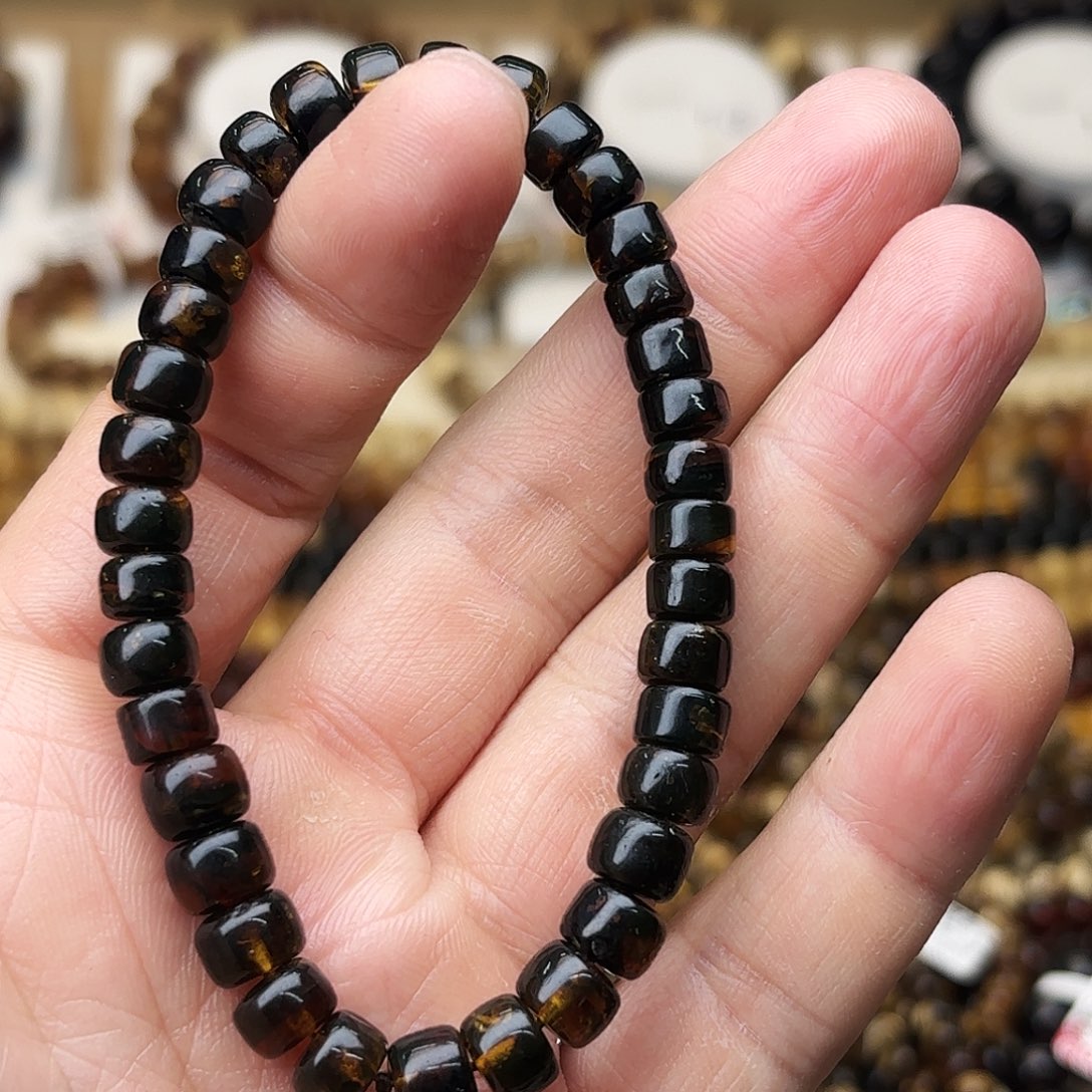 琥珀未镶嵌裸石七