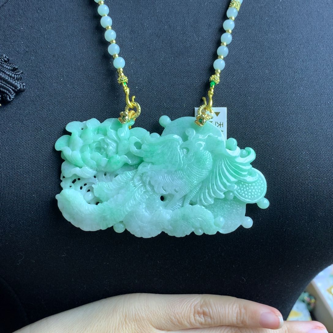 翡翠颈饰未镶嵌翡翠