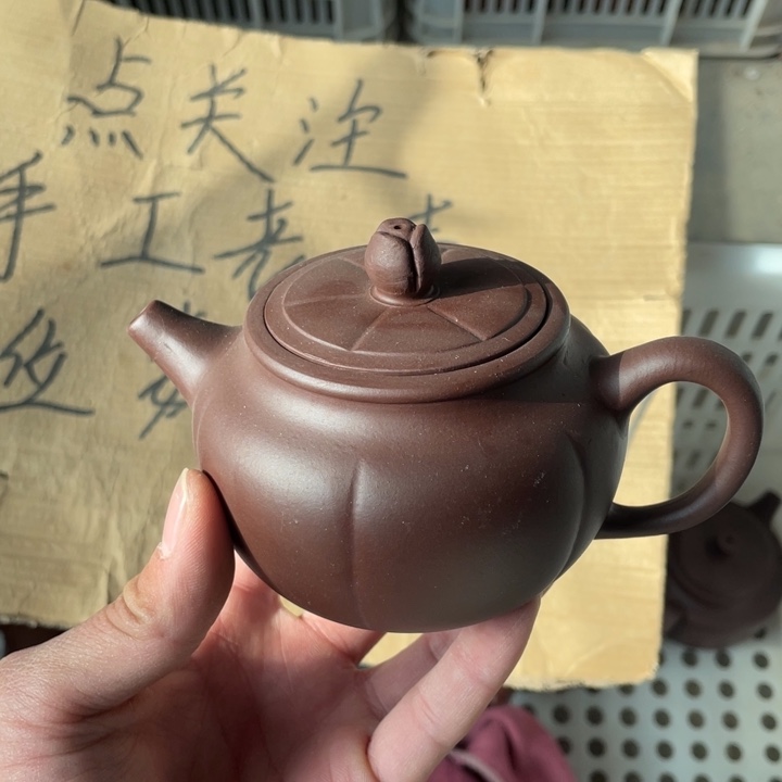 老厂紫砂壶一件。