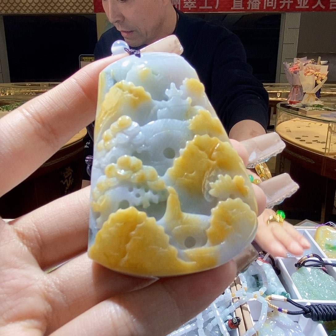 翡翠颈饰未镶嵌翡翠