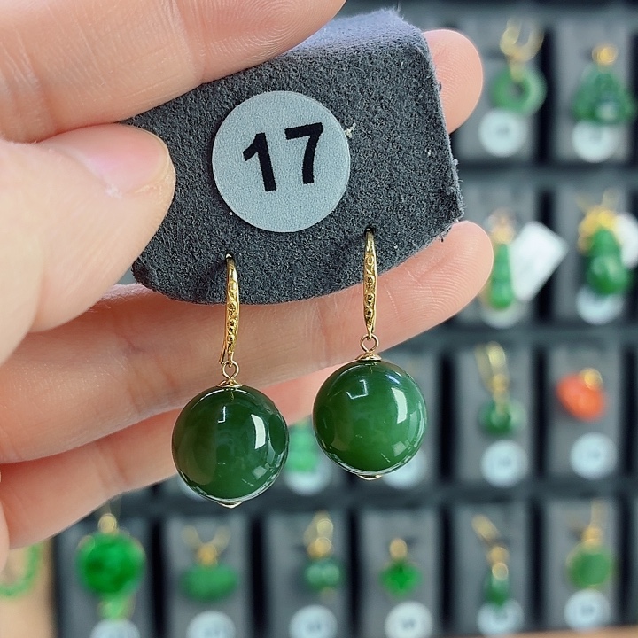 和田玉18K金镶嵌耳饰