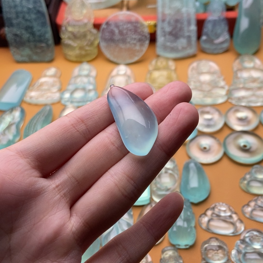 蛇纹石玉颈饰未镶嵌福瓜天青冻吊坠