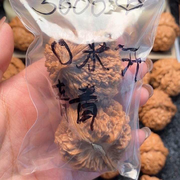 文玩核桃把件?***衿微瑕虫眼满天星46