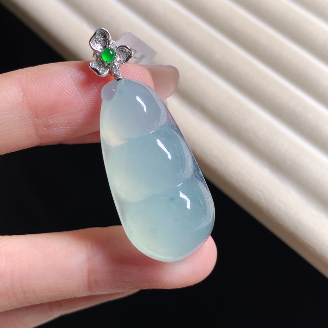 翡翠颈饰18K金镶嵌福豆