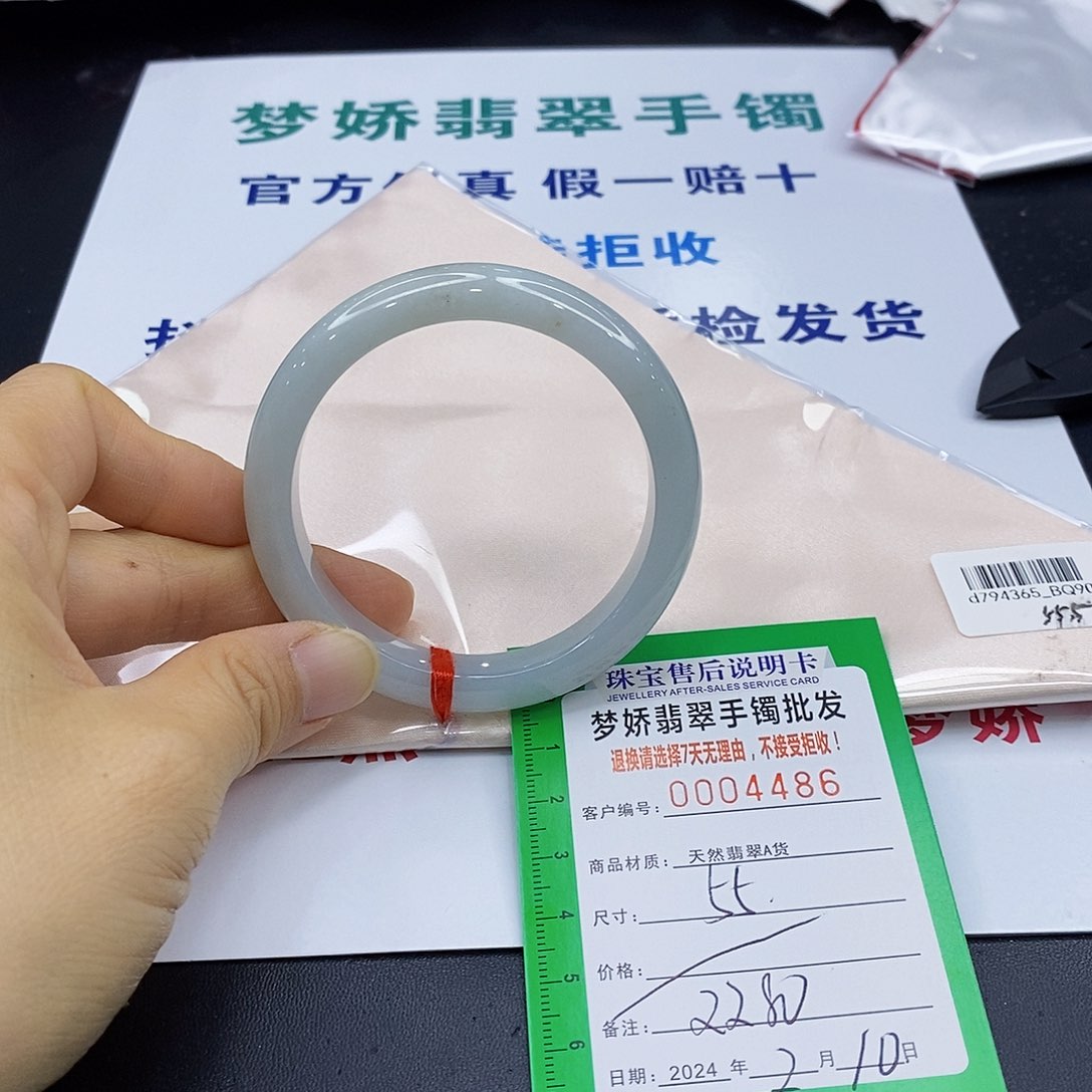 翡翠手镯未镶嵌翡翠手镯