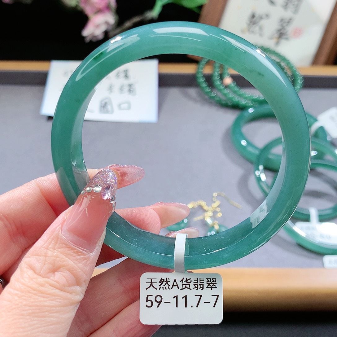翡翠手镯（圆镯）未镶嵌