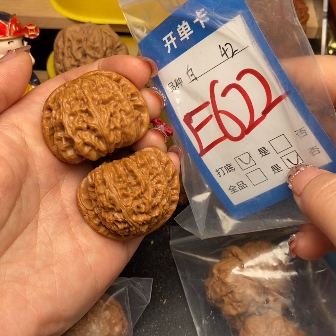 桃核吊坠核桃白狮子