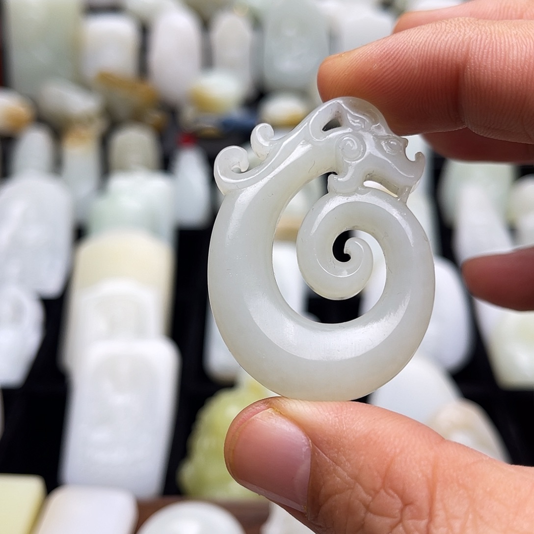 和田玉颈饰未镶嵌