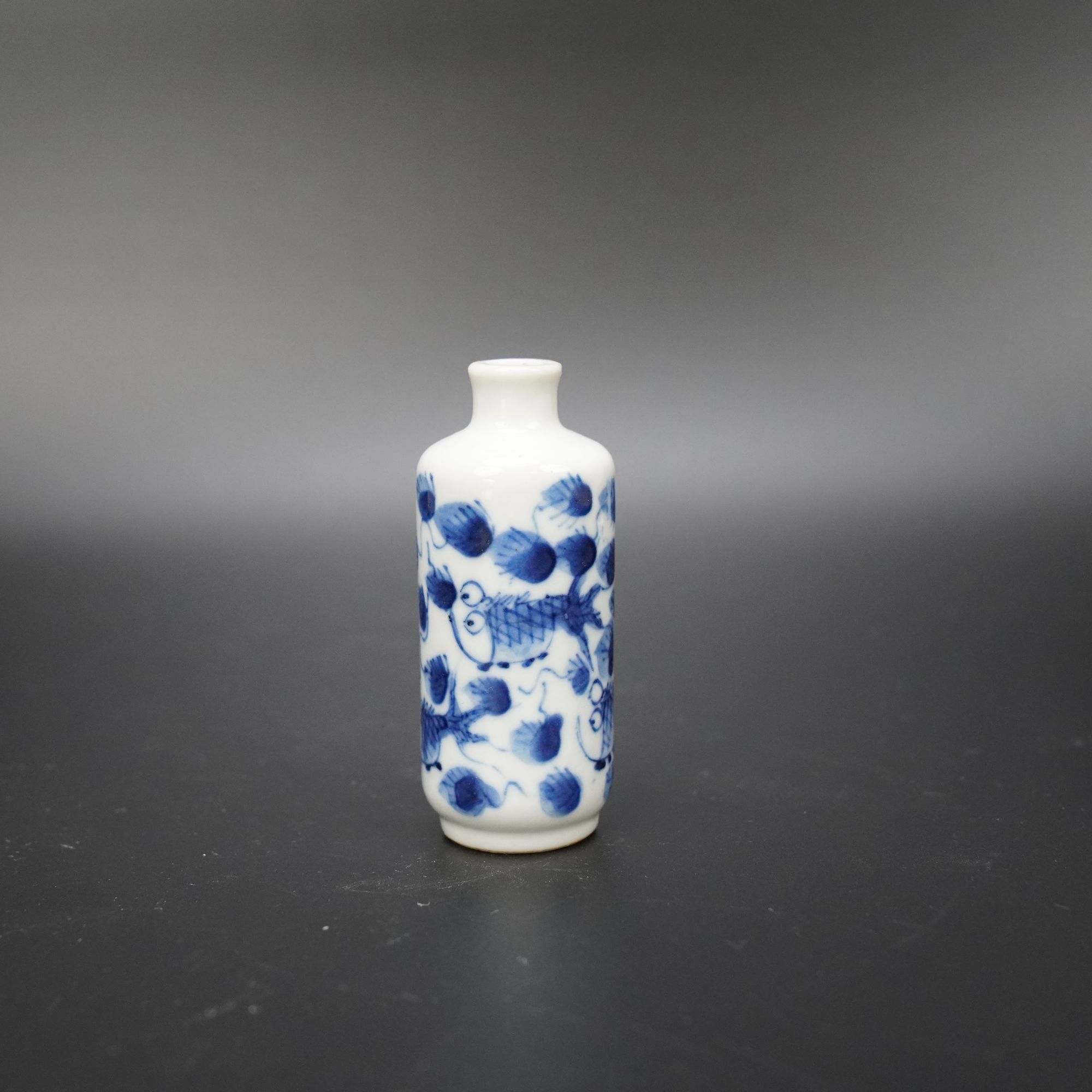 Lot.25072569清光绪青花海藻鱼纹鼻烟壶  H：约8.3