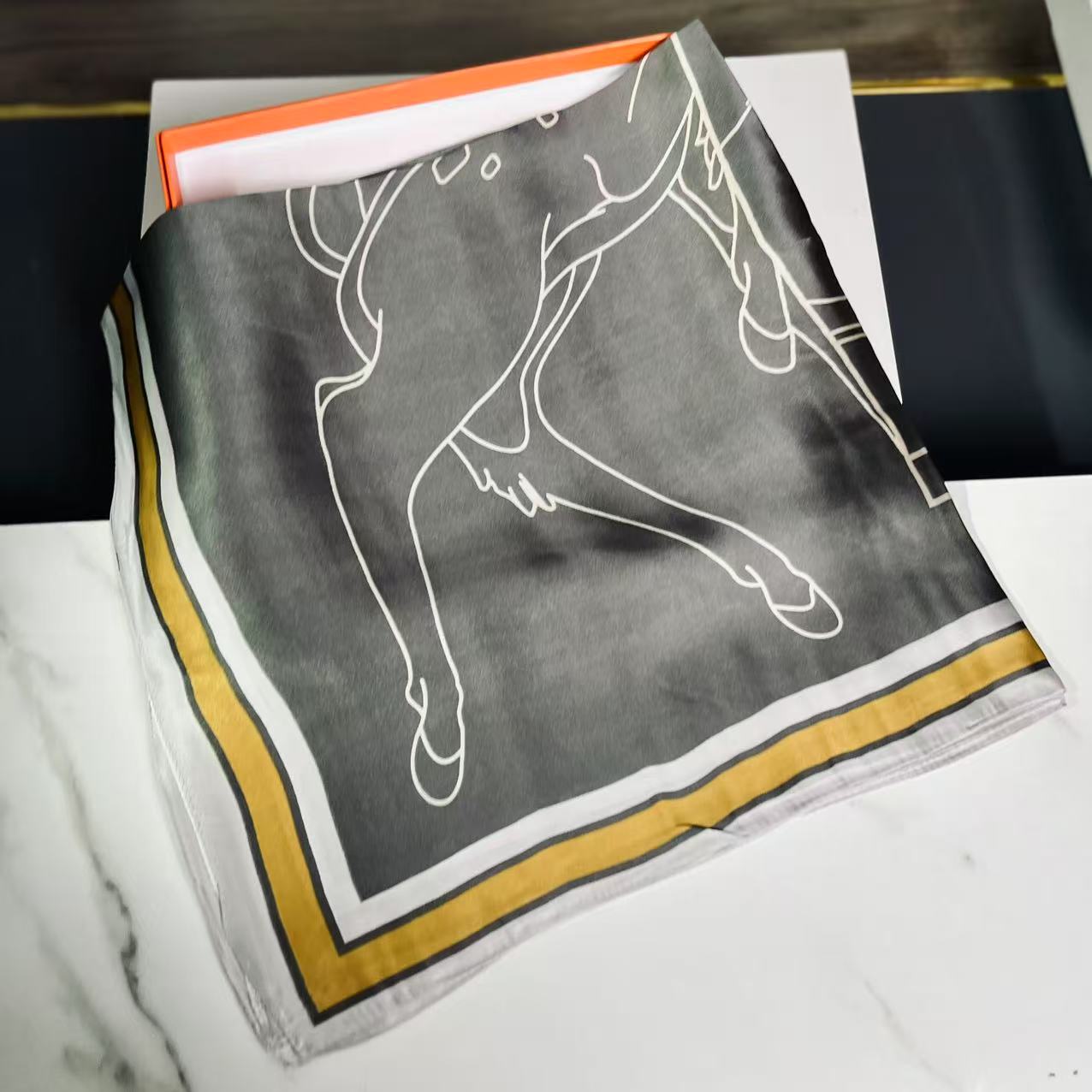 D   毕加索艺术 黑色 70*70气质女士小方巾