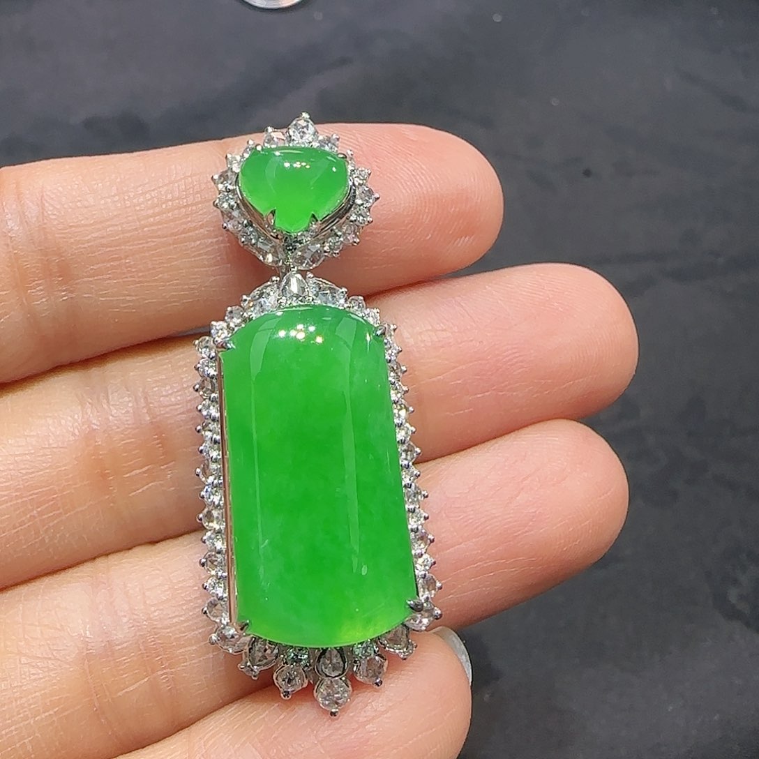 翡翠吊坠(不含链)18K金镶嵌