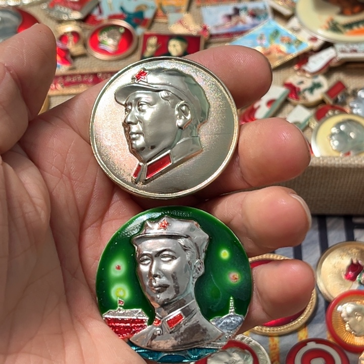 聚***缘其他普通金属普通纪念章一对