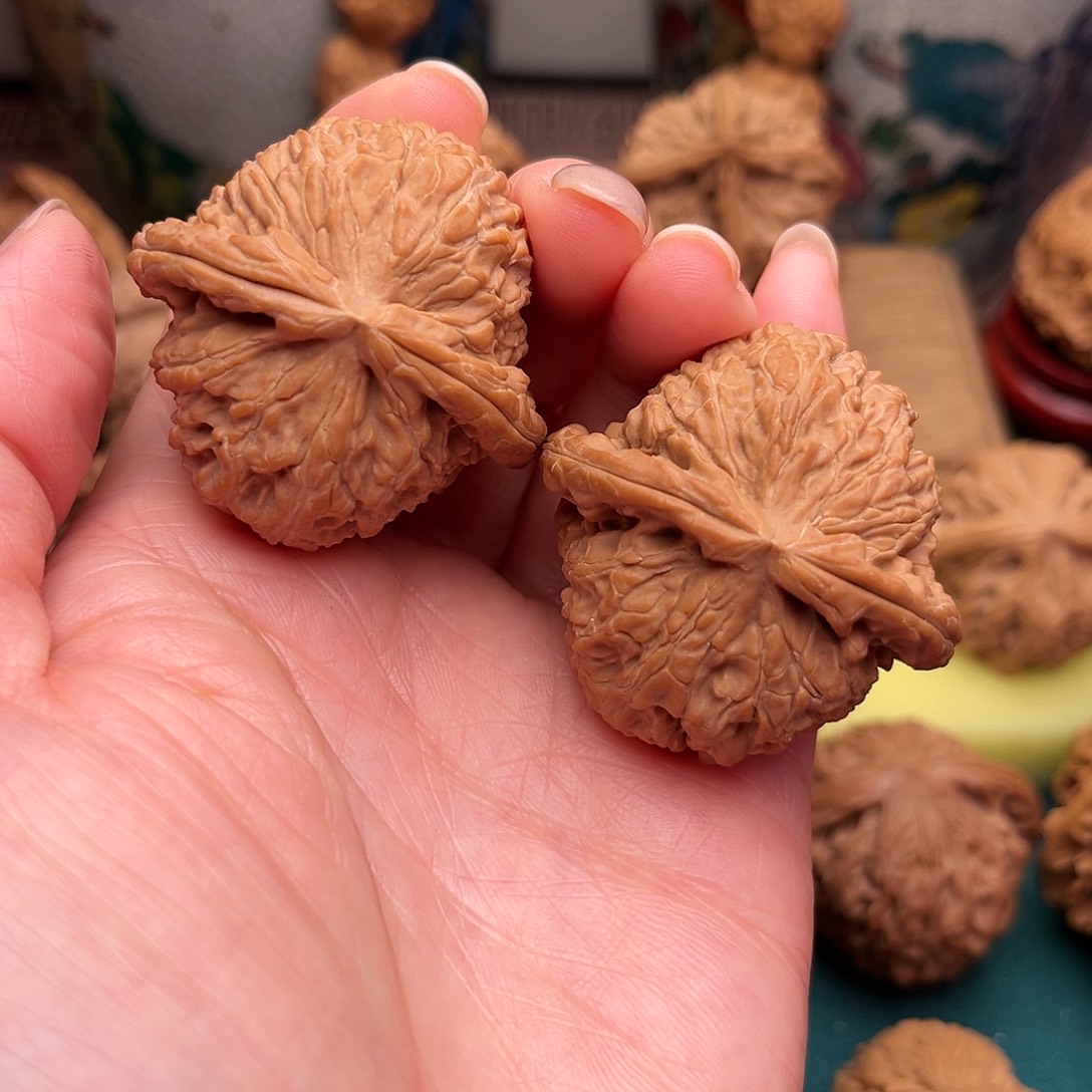 文玩核桃把件白狮子