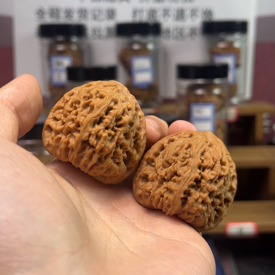 轩***王吊坠文玩核桃南疆