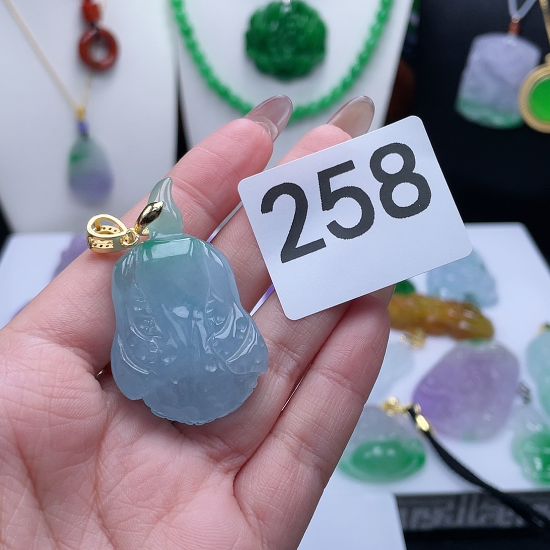 翡翠吊坠(赠链)未镶嵌