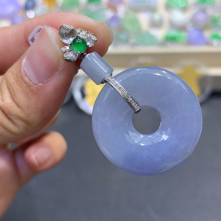 翡翠颈饰18K金镶嵌翡翠