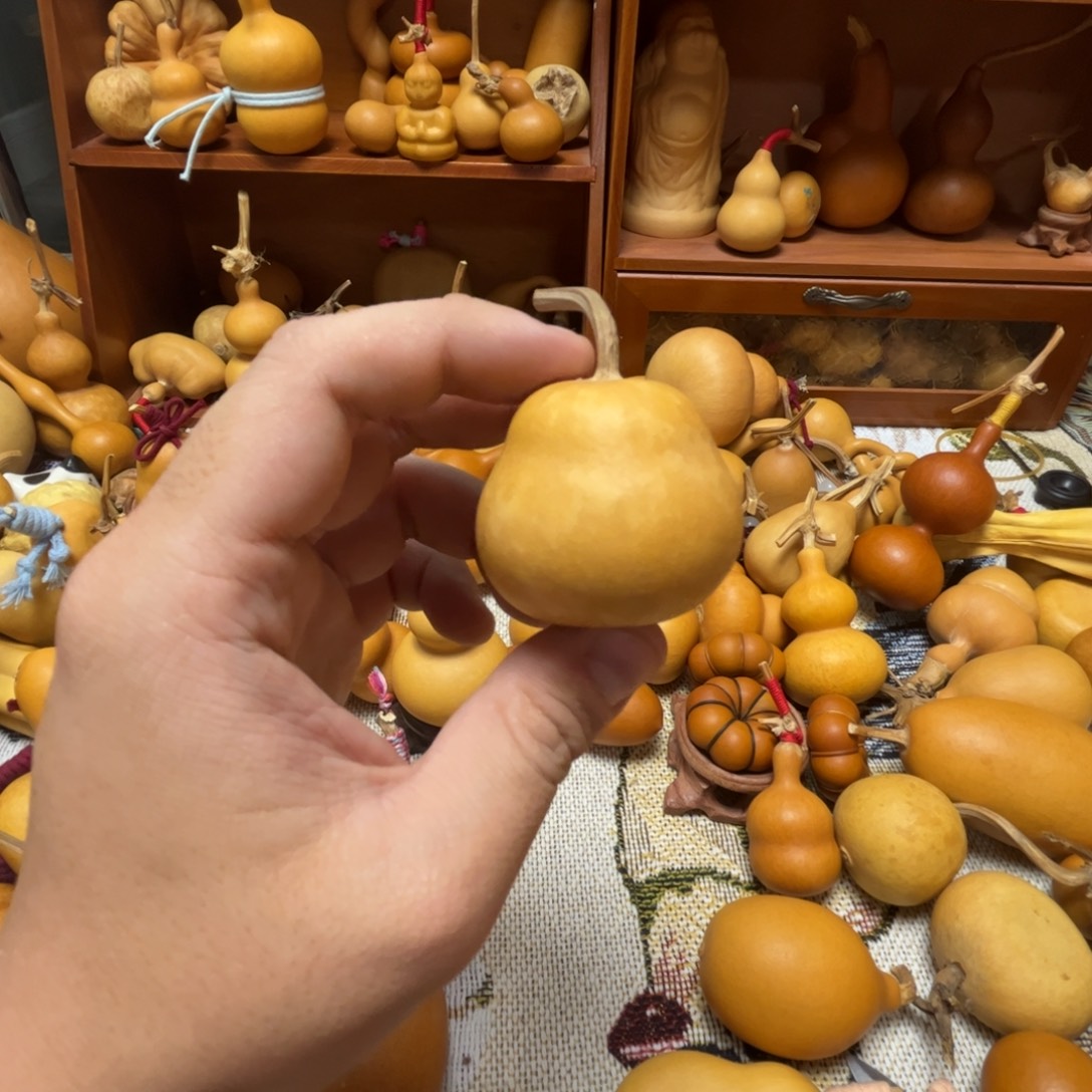 菡***潞葫芦牌型是什么颜色好看