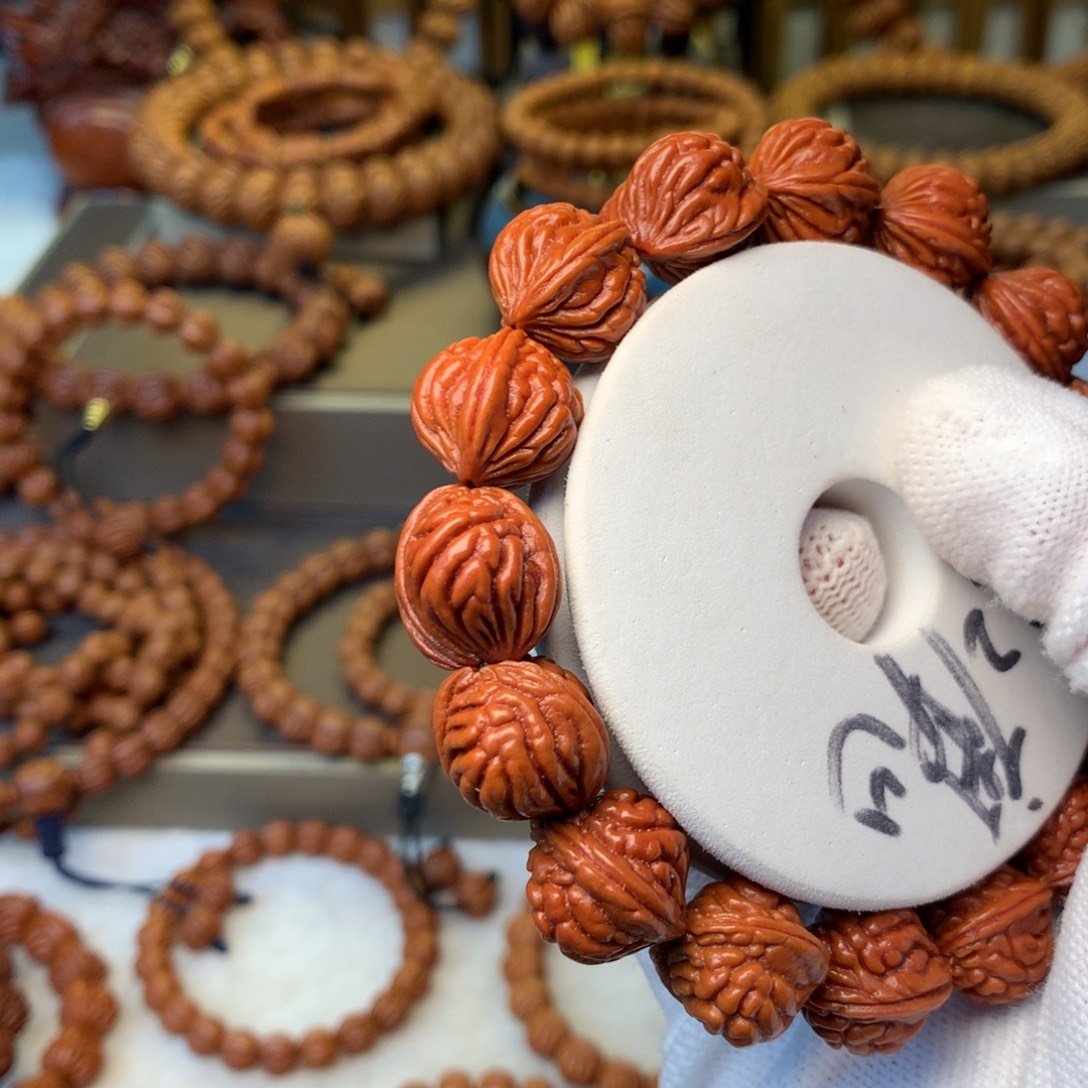 等***桃核手串秦岭龙纹