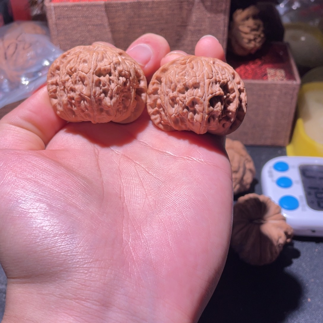 郑***义文玩核桃吊坠白狮子