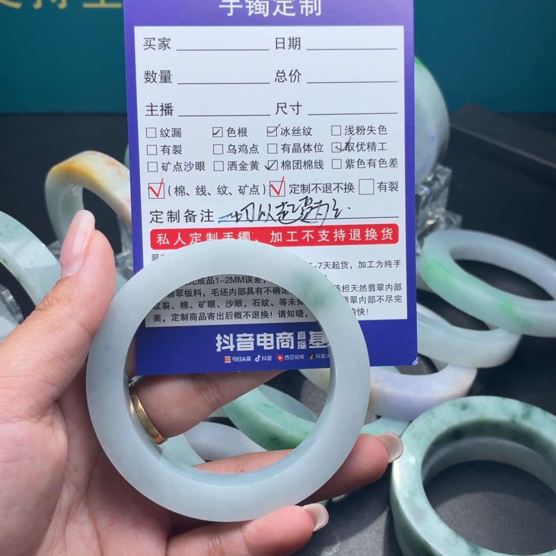 冬***冬定制翡翠未镶嵌正圈天然翡翠手镯定制