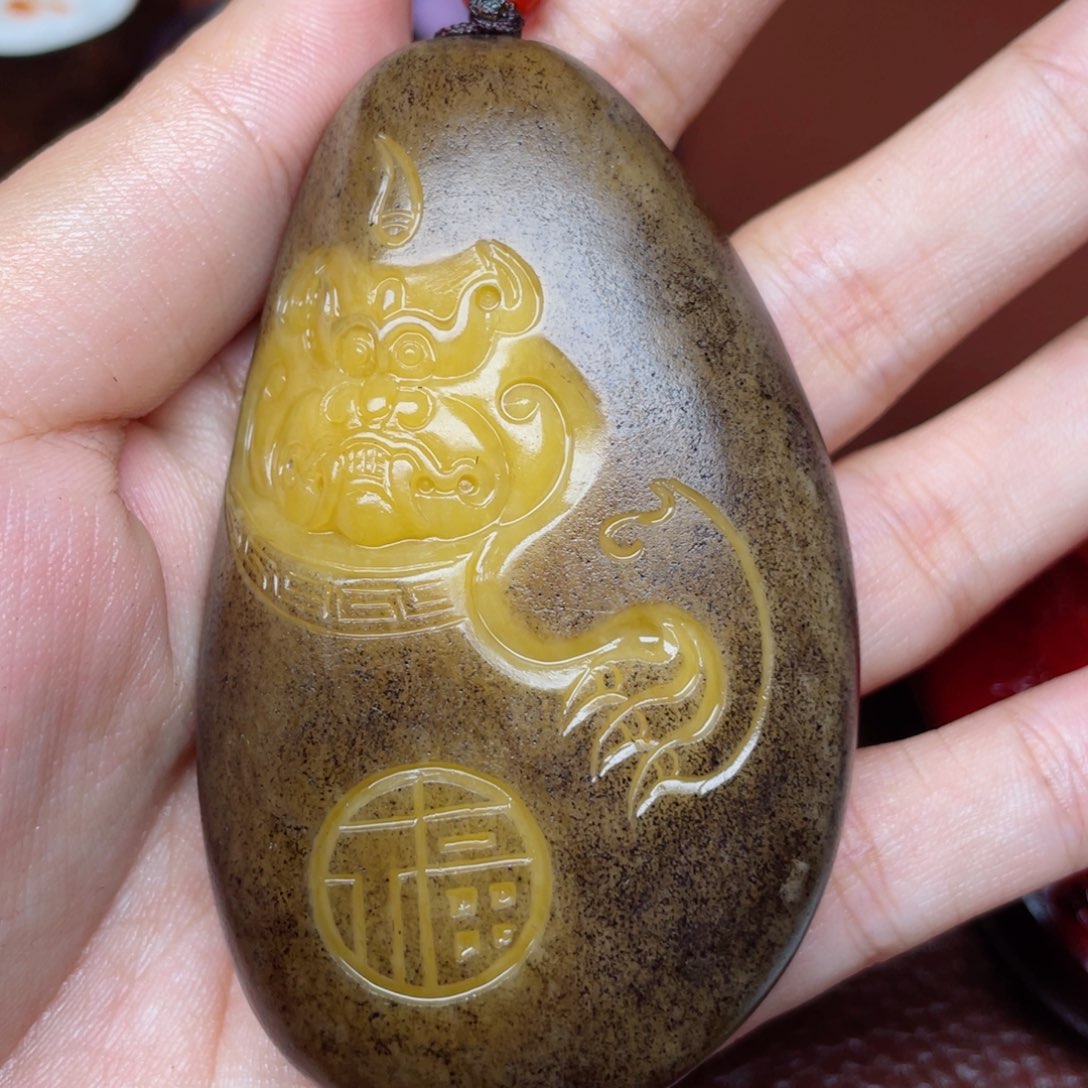 和田玉颈饰未镶嵌庸**扰