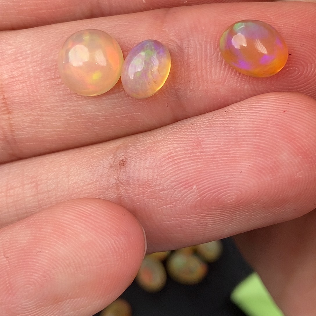 欧泊未镶嵌裸石三颗