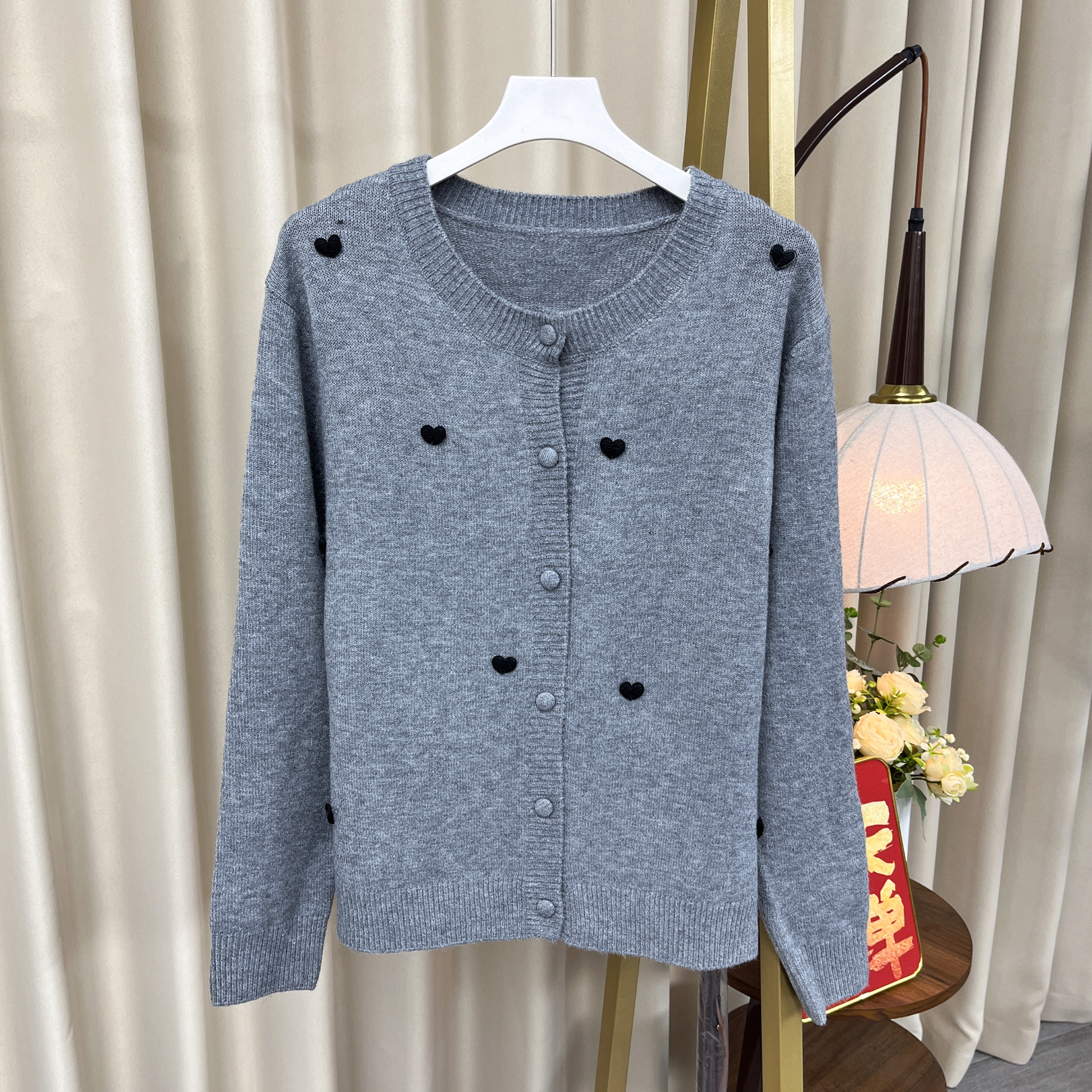 190女装毛衣长袖针织时尚百搭灰色小爱心毛衣