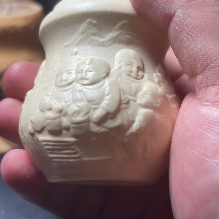 隐隐约约地看到一只大