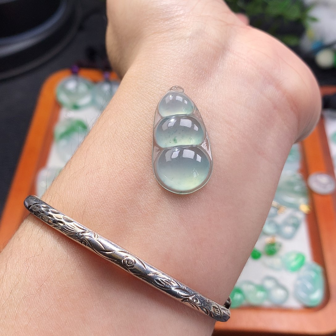 吊坠(不含链)18K金镶嵌翡翠福豆