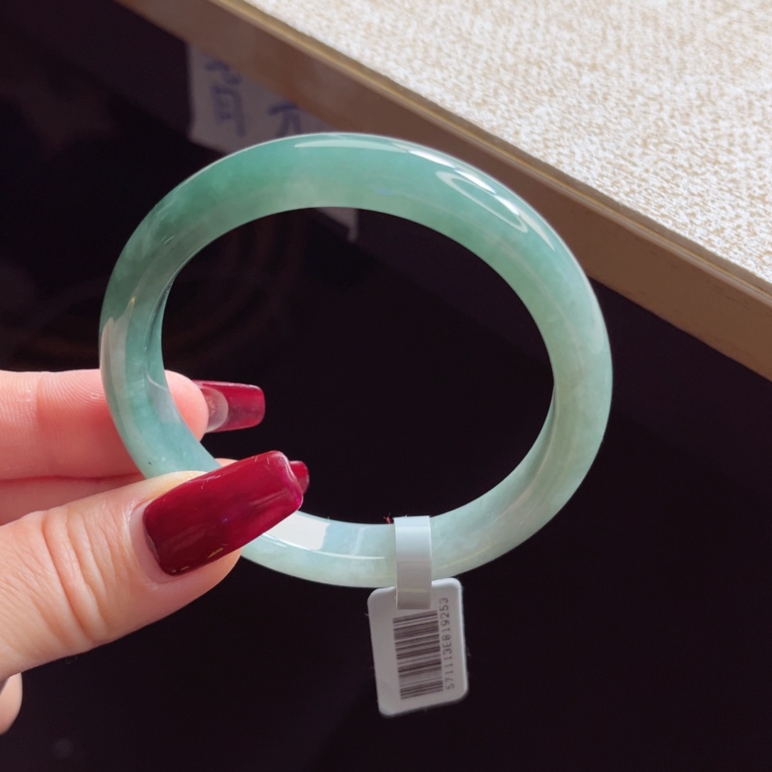 翡翠手镯未镶嵌手镯