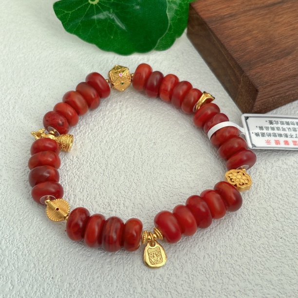 999天然南红藏扣S925银镀金手串10.5mm左右