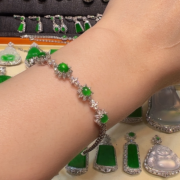 翡翠18K金镶嵌颈饰手链