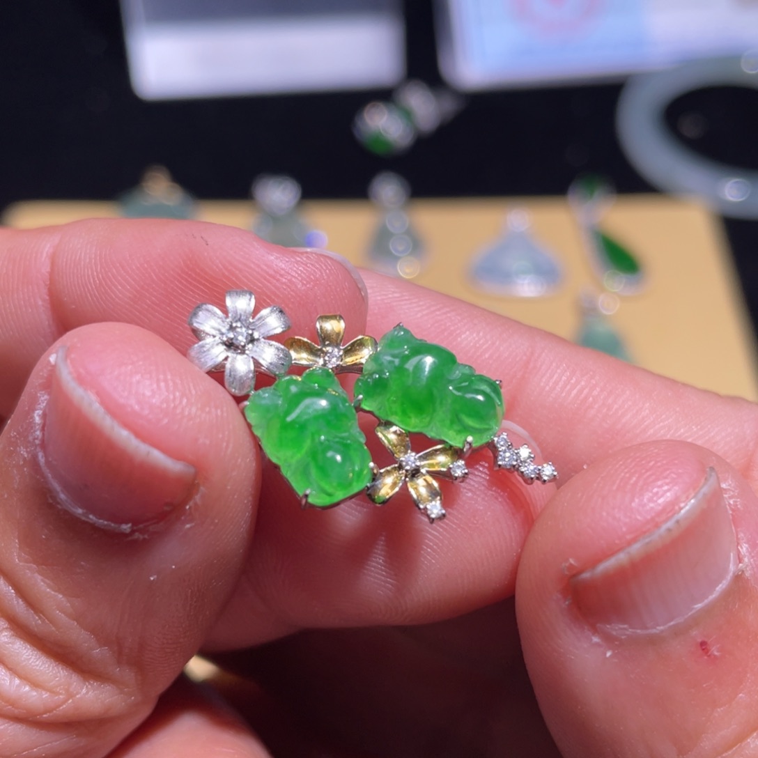 翡翠颈饰18K金镶嵌翡翠