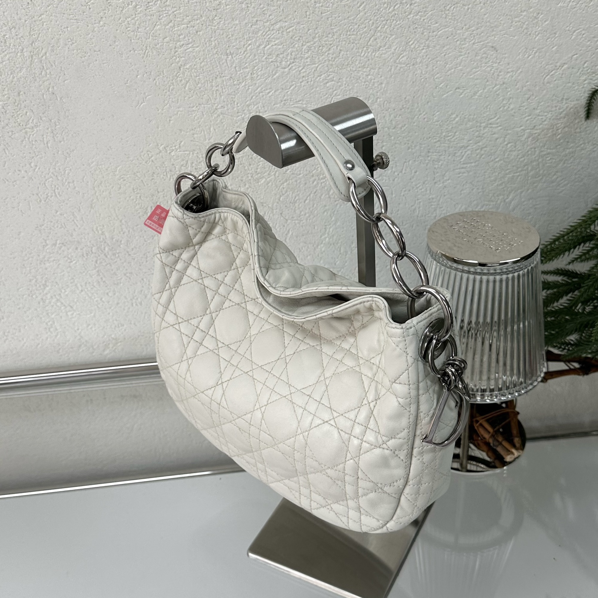 95新 DIOR/迪奥 白色菱格翻盖元宝单肩包时尚腋下包底长25123787