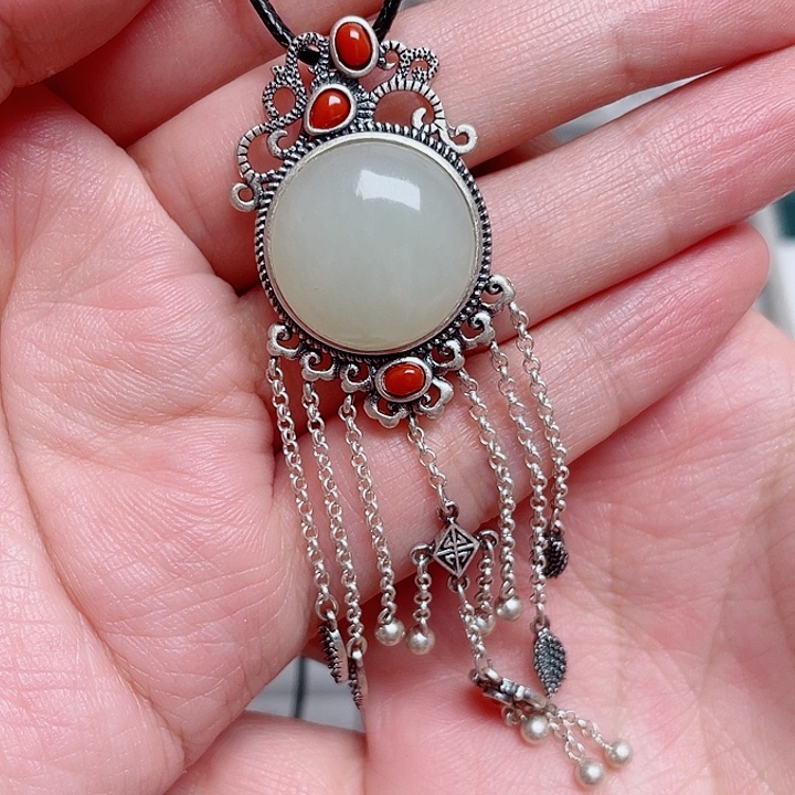 用***位和田玉银S925镶嵌颈饰