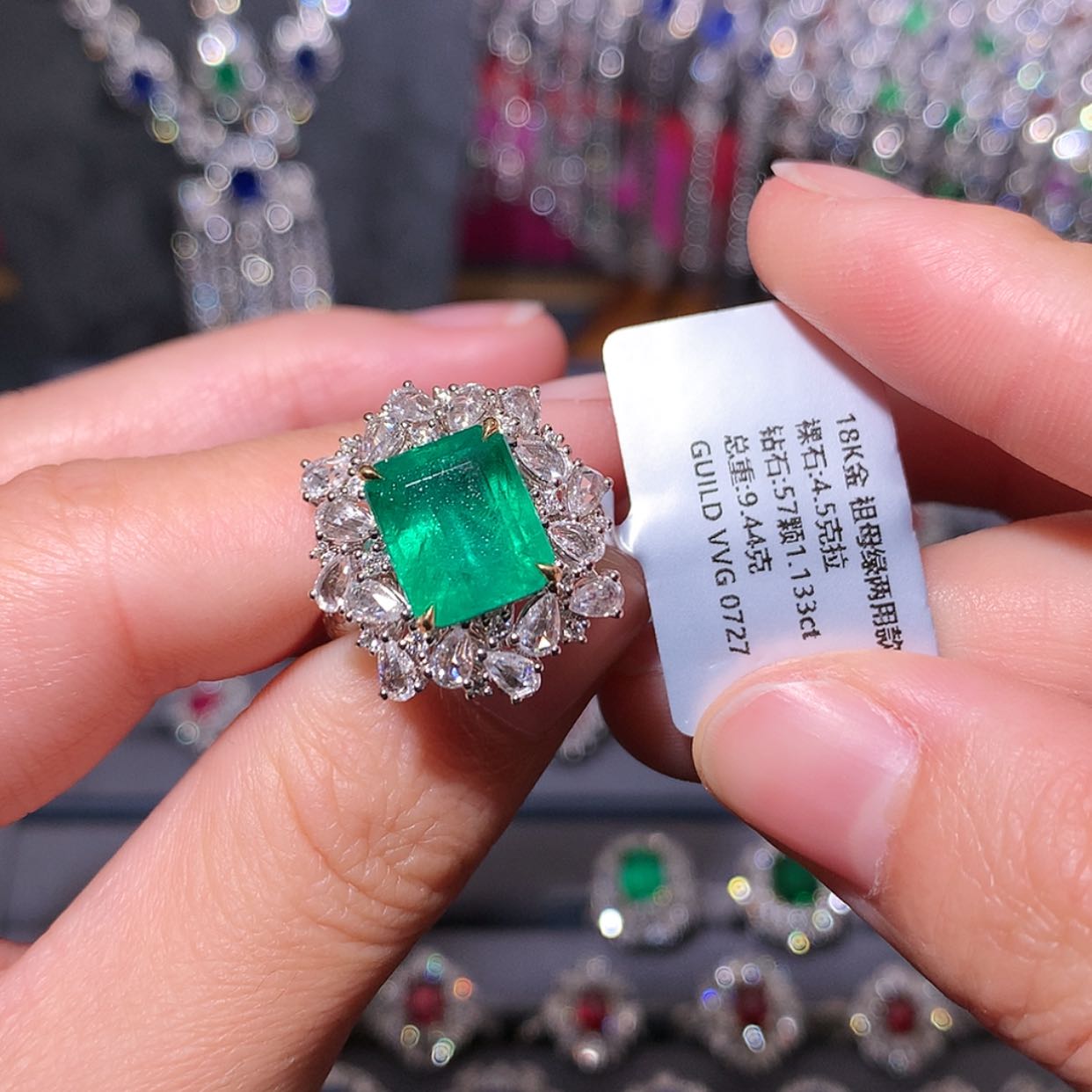 【闪购商品】祖母绿戒指18K金镶嵌