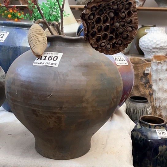 瓶景德镇陶瓷。景德镇陶瓷