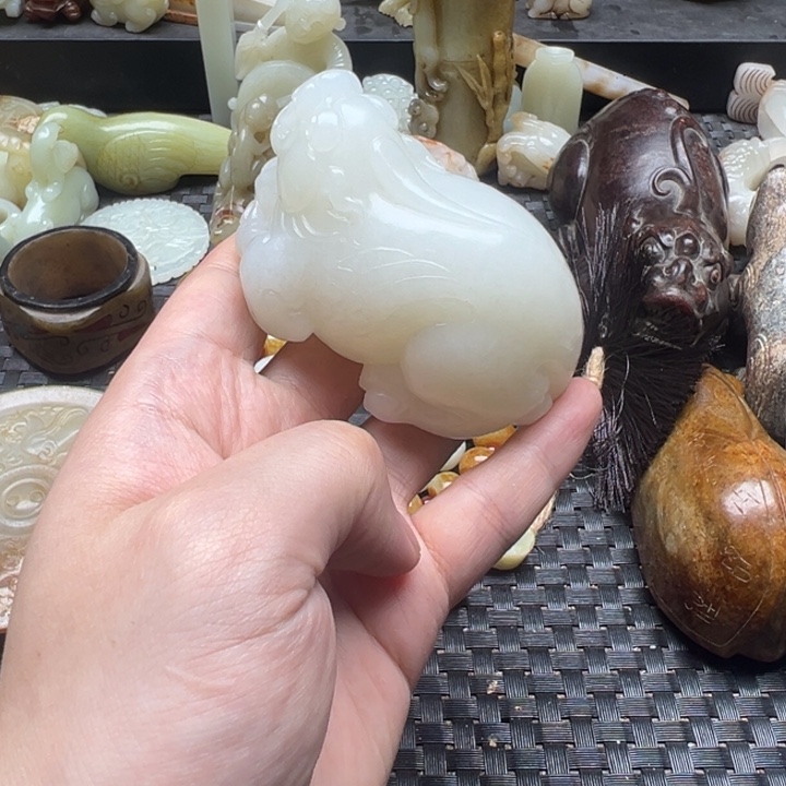 未镶嵌和田玉（糖玉）摆件