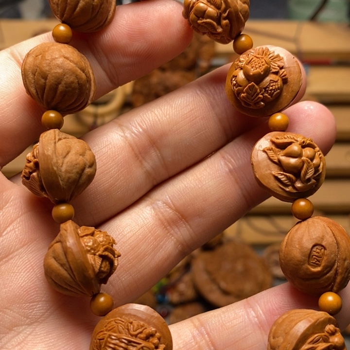 绣***虎桃核手工雕刻多宝手串