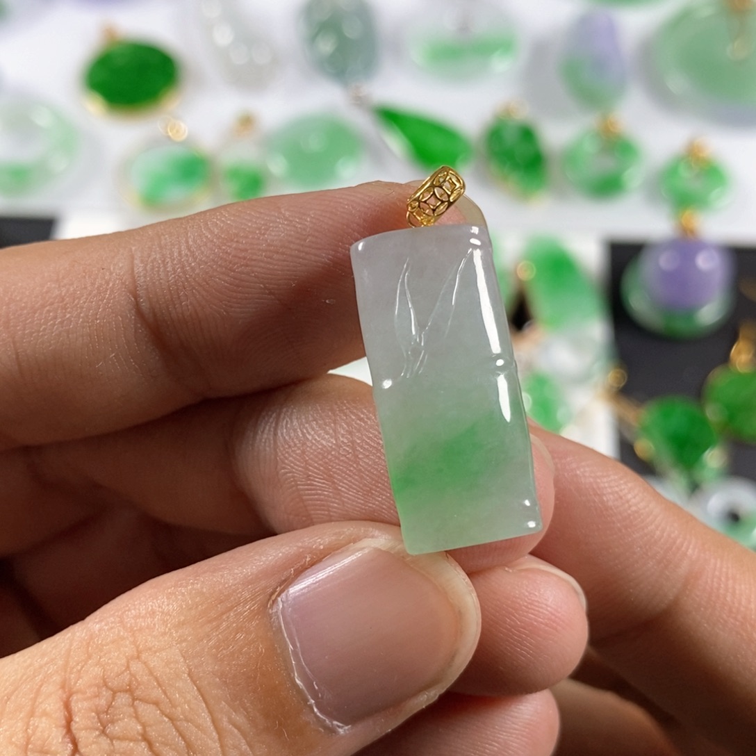 翡翠颈饰18K金镶嵌翡翠