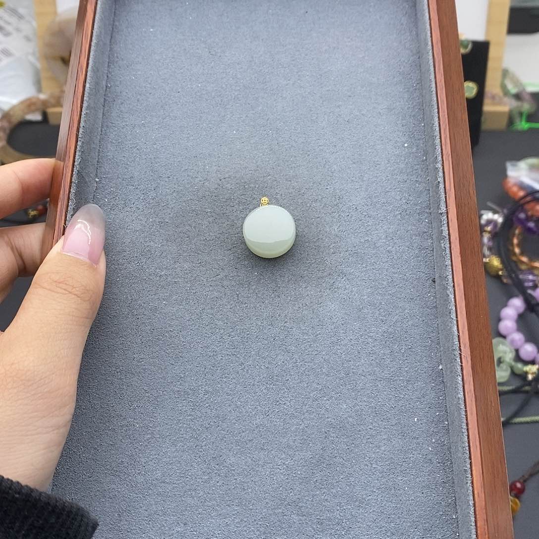 和田玉吊坠(不含链)18K金镶嵌