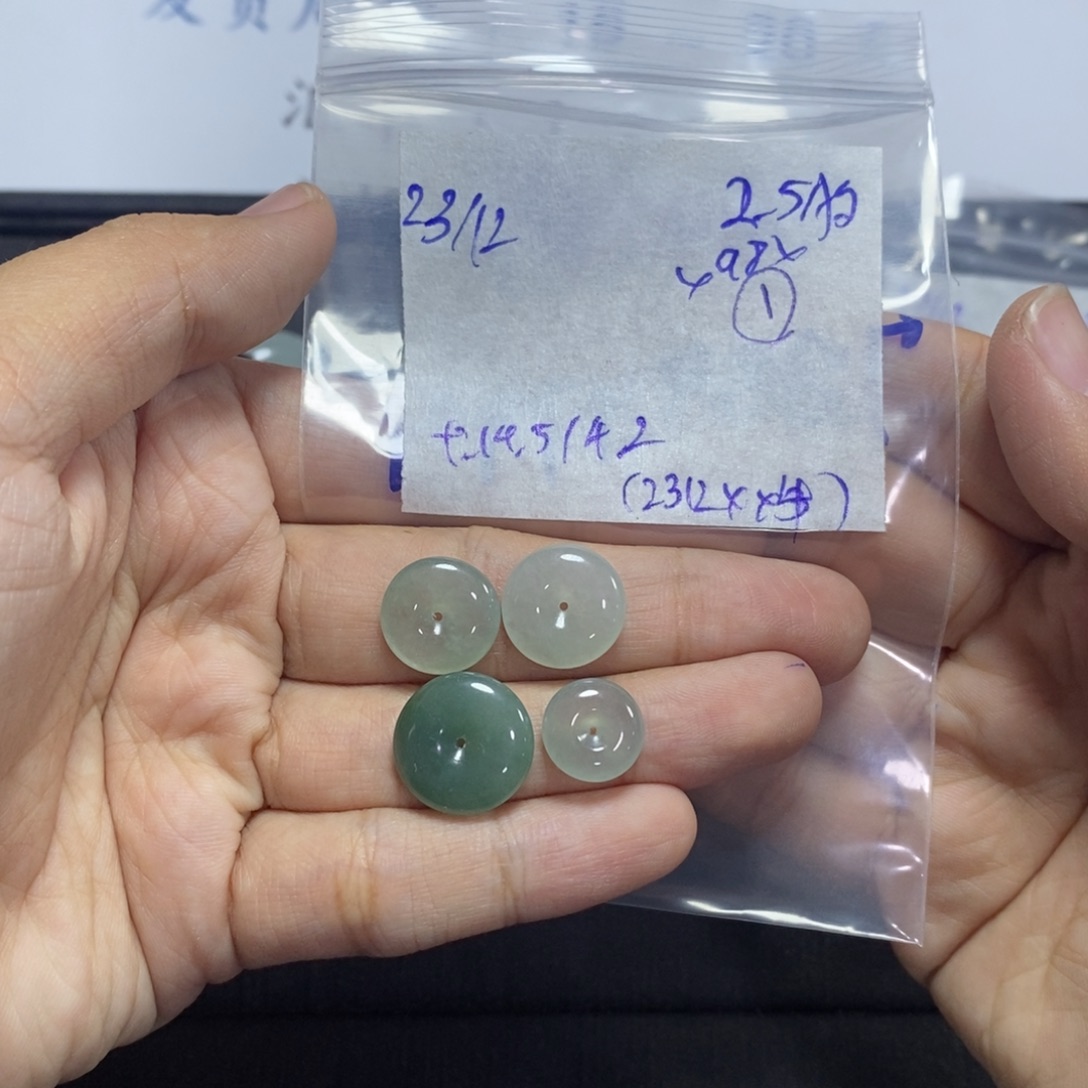 未镶嵌定制翡翠平安扣