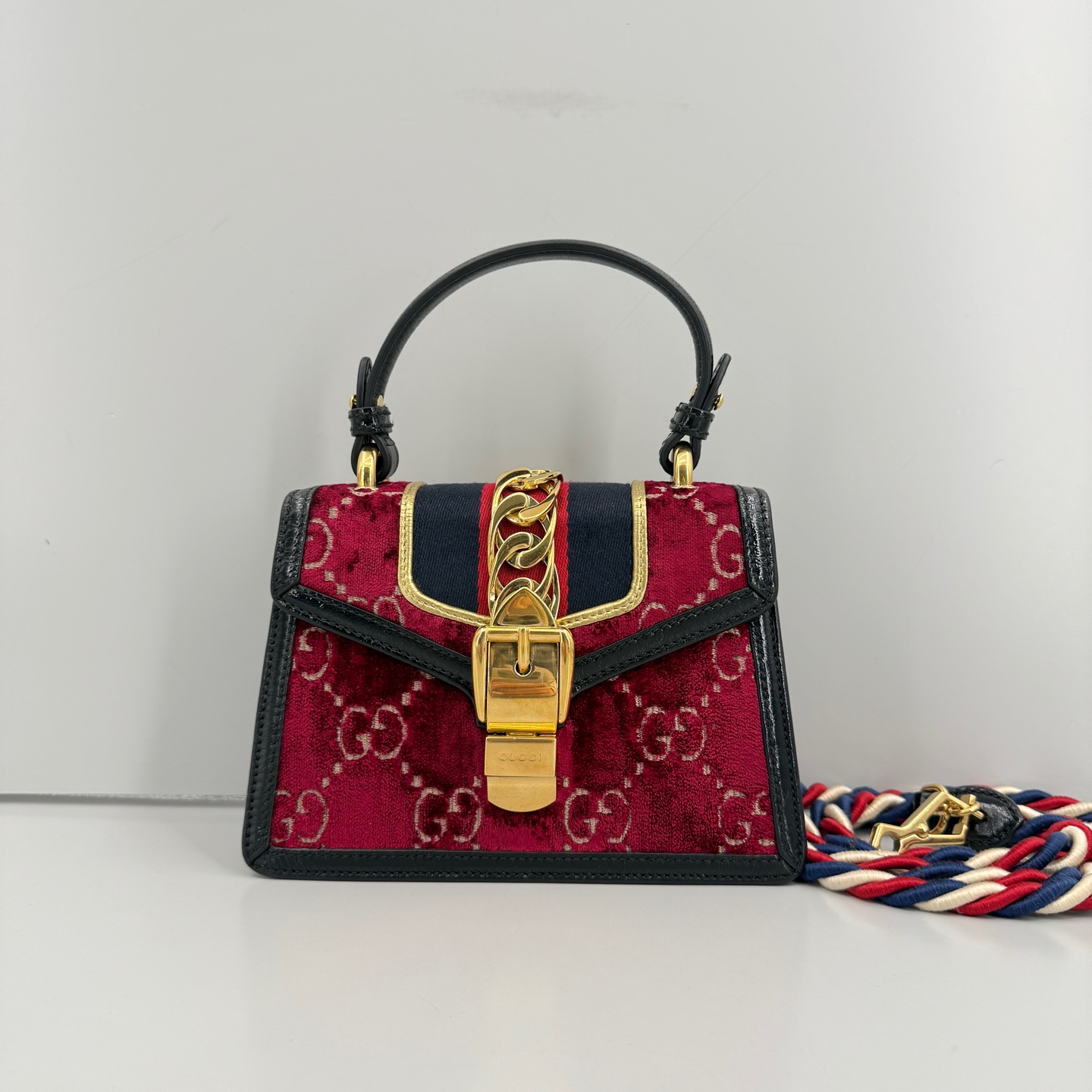 95新 GUCCI/古驰 优选/塞尔维亚小号丝绒斜挎包标025少皮带/20×14